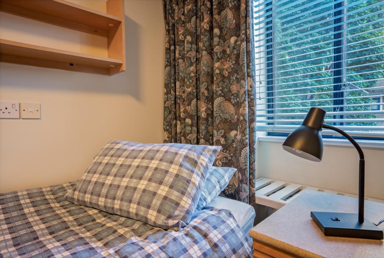 Basic Twin Room with Private Bathroom